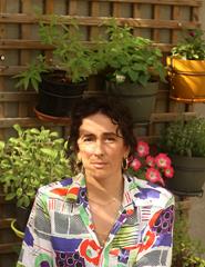 A GAROTA NÃO: A VULGAR MULHER EXTRAORDINÁRIA