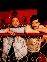 JOÃO SÓ E TIAGO NOGUEIRA CANTAM COISAS EM PORTUGUÊS E EM ESTRANGEIRO