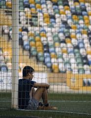 NA RELVA ESFOLA MENOS