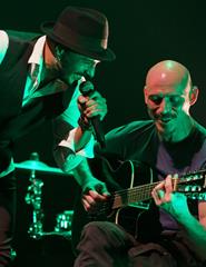 Índios da Meia Praia . Comemorações 25 Abril