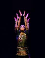 DIPAPRAKASE – À LUZ DA LAMPARINA | Dança Bharata Natyam