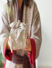 Imagem da fonte — FUROSHIKI | EMBRULHOS SUSTENTÁVEIS PARA O NATAL